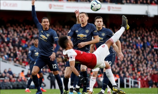 Manchester United reta a un Arsenal en crisis